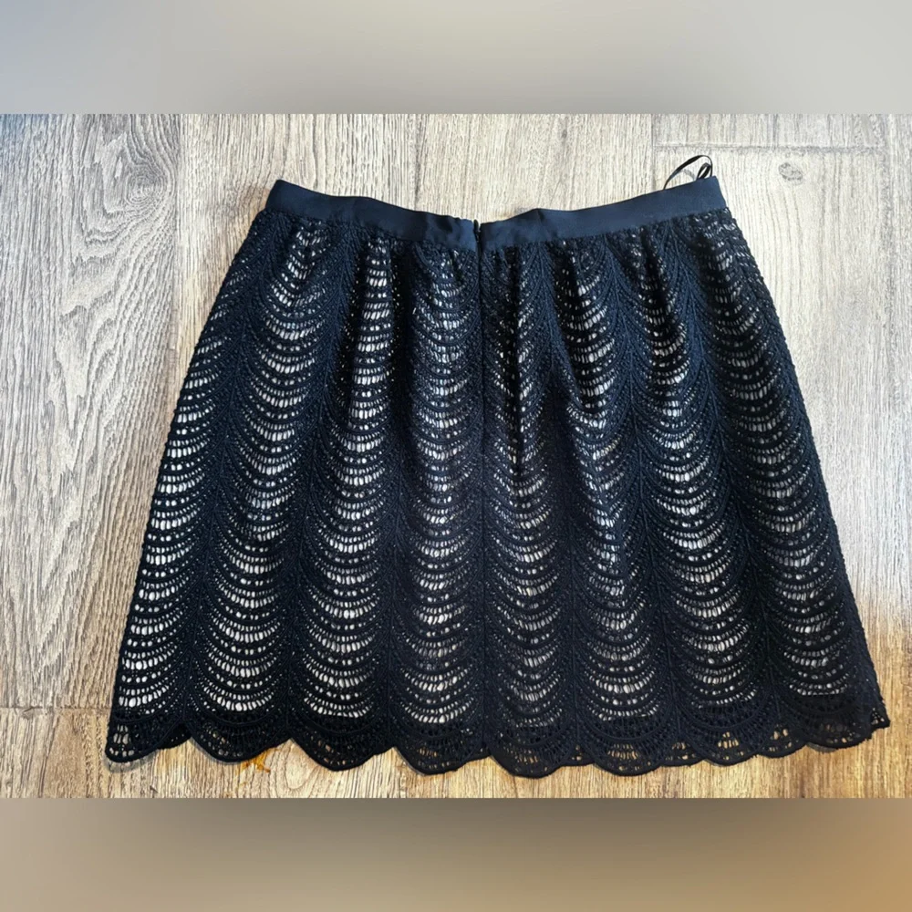 Club Monaco Noah scallop crochet overlay mini skirt size 8 - Picture 3 of 6
